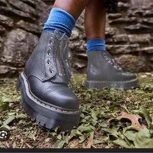 Platform boots